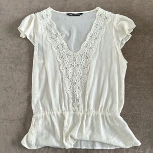 Zara crocheted top with peplum waist & flutter cap sleeves. Color- cream size- M